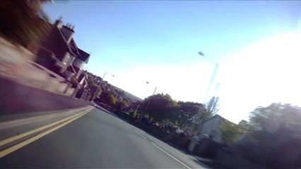 Bruce Anstey nos pone los nervios de punta