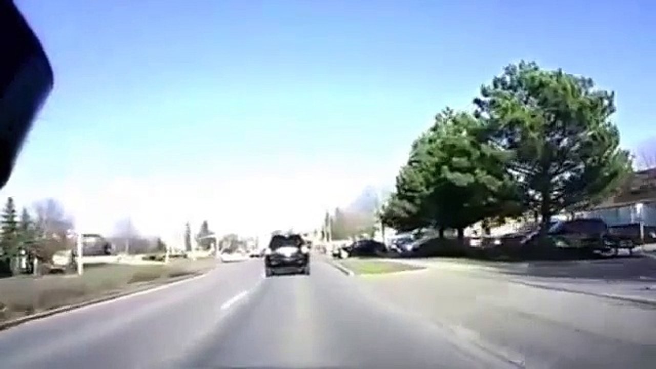 【衝撃映像】海外の信じられない自動車事故動画！！　衝撃のクラッシュシリーズ！！