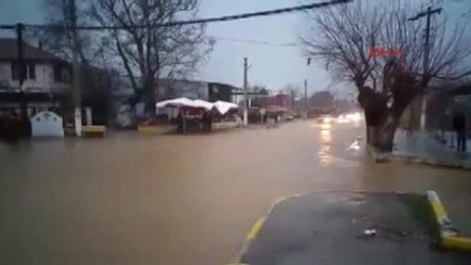 İzmir Bayındır'da Sağanak Yağış Etkili Oldu
