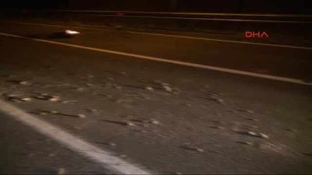 Elazığ PKK Yandaşları Lastik Yakıp Yol Kesti