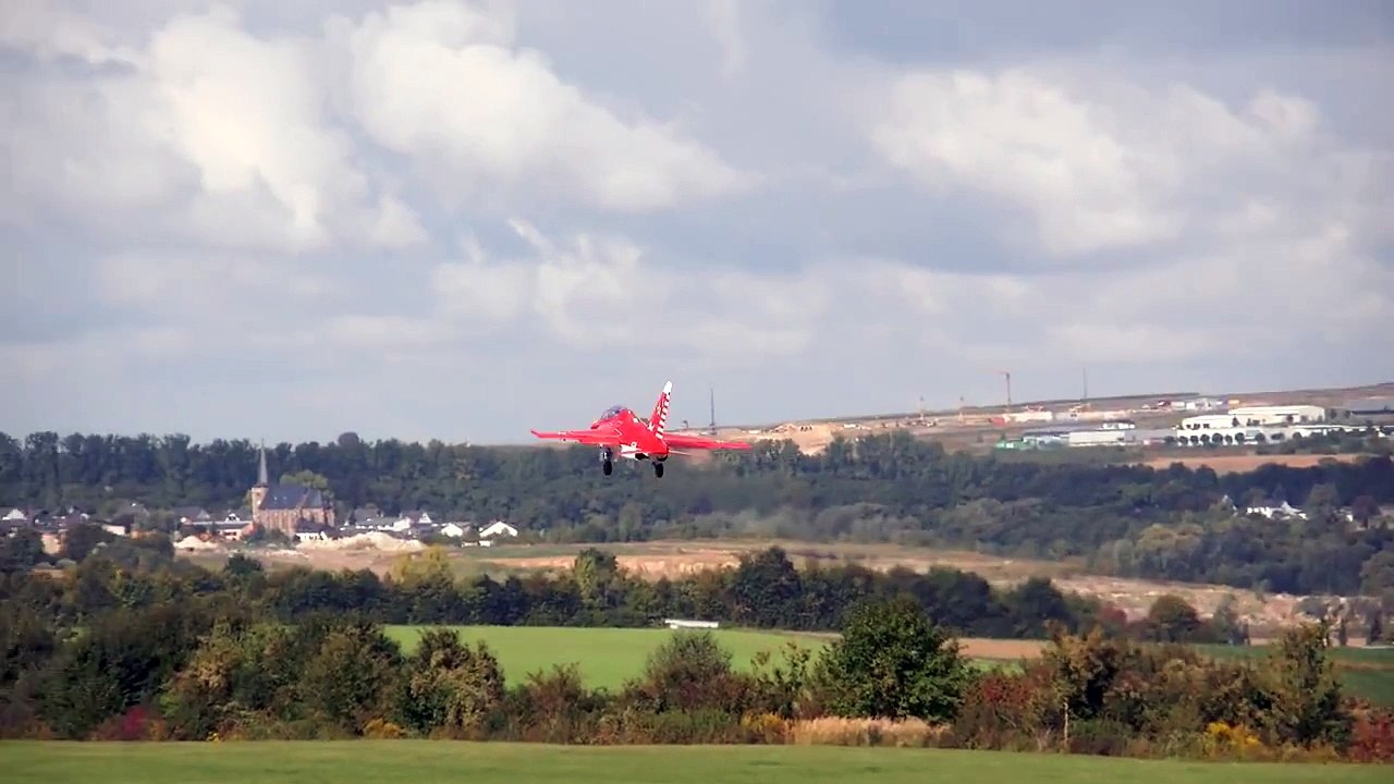 YAK 130 BIG SCALE RC TURBINE JET MODEL FULL DISPLAY FLIGHT DEMO / Jetpower Messe 2015