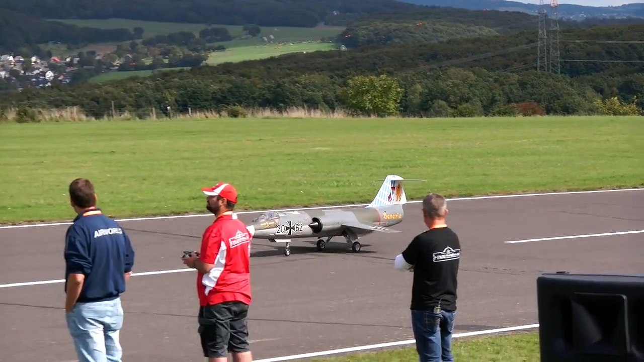 F 104 G STARFIGHTER GIGANTIC RC TURBINE JET MODEL MUSIC FLIGHT / Jetpower Messe 2015