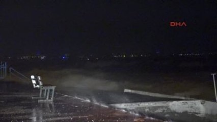 Antalya'yı Fırtına ve Yağmur Vurdu