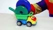 Kids Toys: Toy Truck delivers a Cool COLOR RING TOY! Car Clown Childrens Videos vidéo