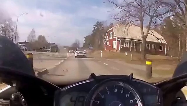 Mercedes SL63 AMG vs Yamaha R1 - Araba Tutkum