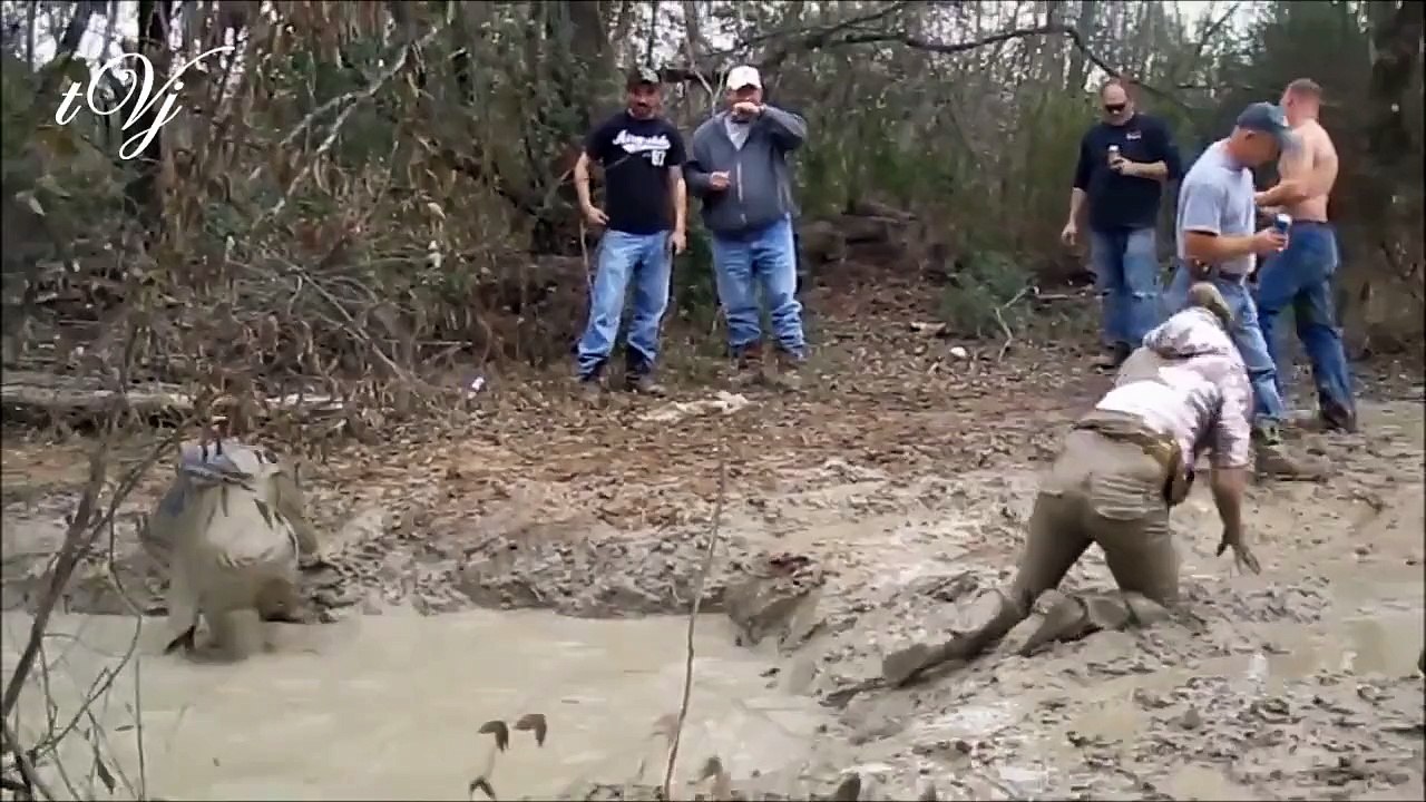 Off Road + Girls + man with beer = funny video