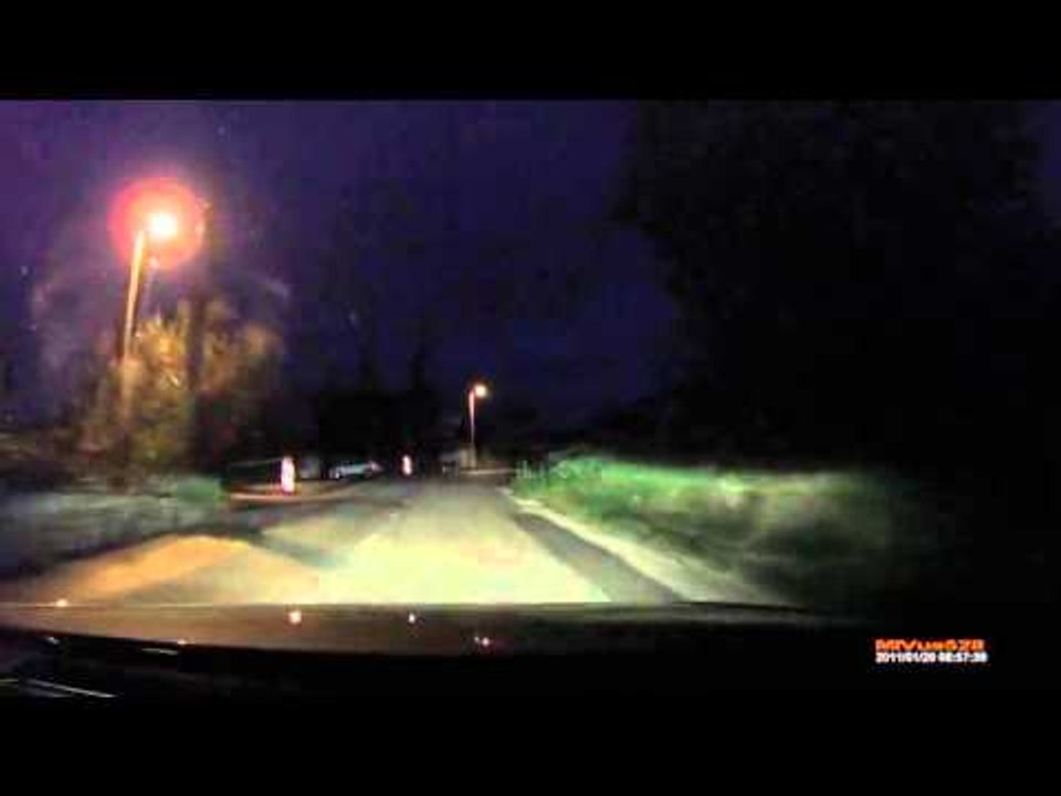 Девушка на "Инфинити" устроила ДТП в Москве из за скользкой дороги