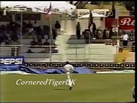 Inzamam-ul-Haq Vs Curtly Ambrose . Rare cricket video