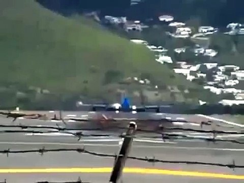 Взлет полоса находится близко к пляжу