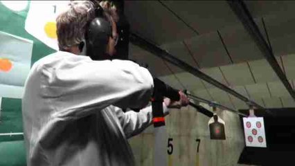 El republicano Rand Paul defiende el uso de armas en EEUU en un campo de tiro