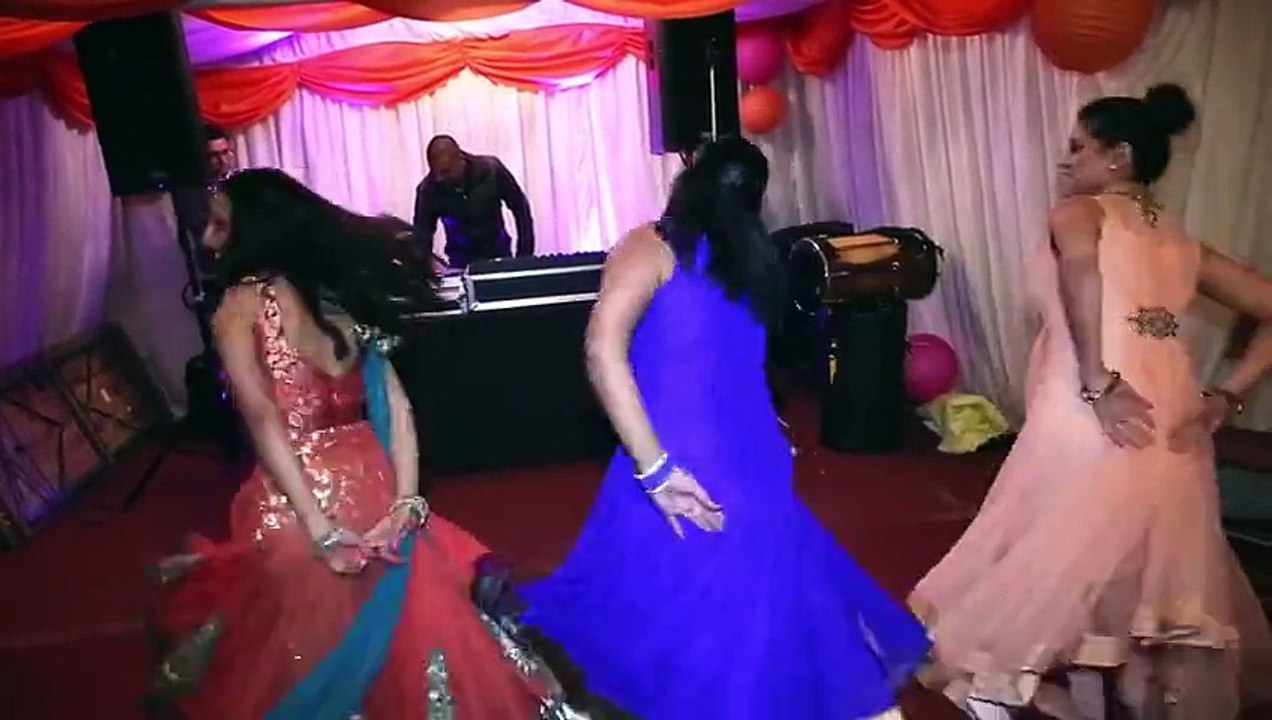 Mehndi Dance Performance.