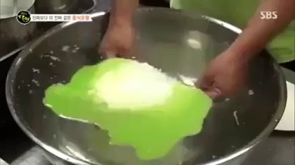 Duplicate synthetic cabbages are made in China in just 40 seconds