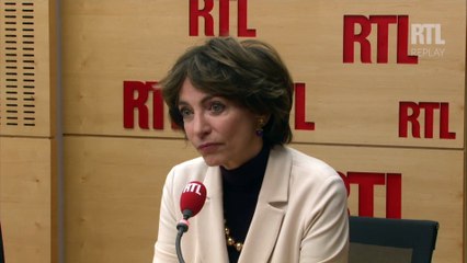 "Aucune raison ne justifie aujourd'hui de suspendre les essais cliniques", assure Marisol Touraine