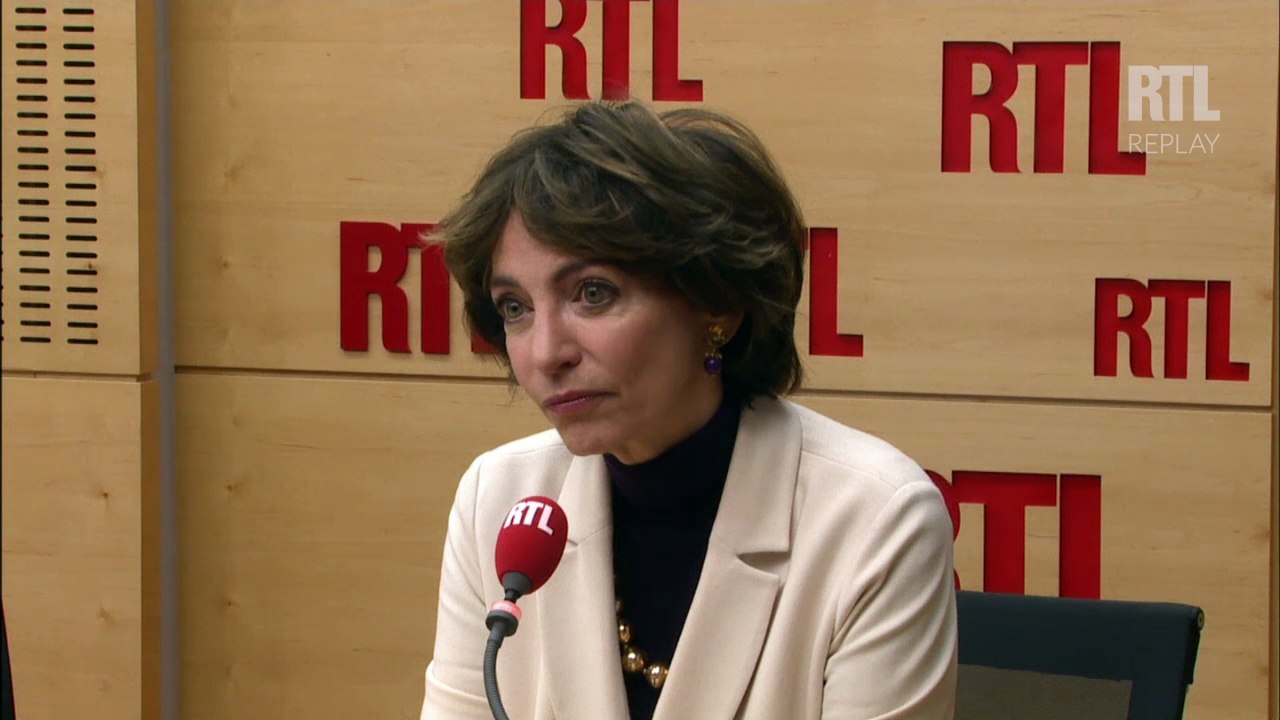 "Aucune raison ne justifie aujourd'hui de suspendre les essais cliniques", assure Marisol Touraine