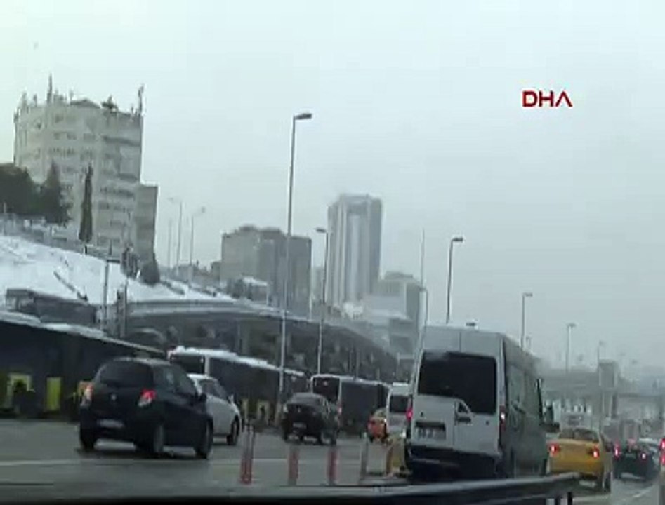 Merter'de metrobüs kazası!