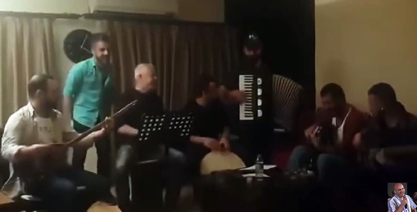 Hunharca Gülen Adam