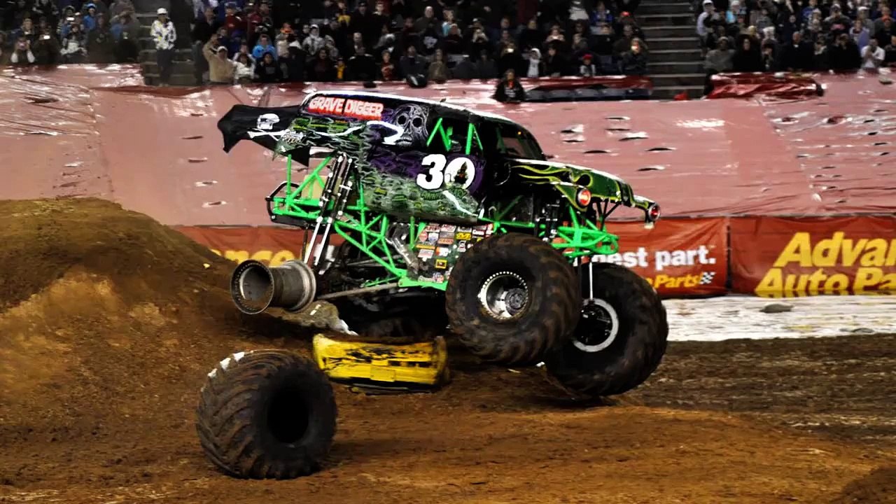 When monster truck shows go wrong - Fail Compilation