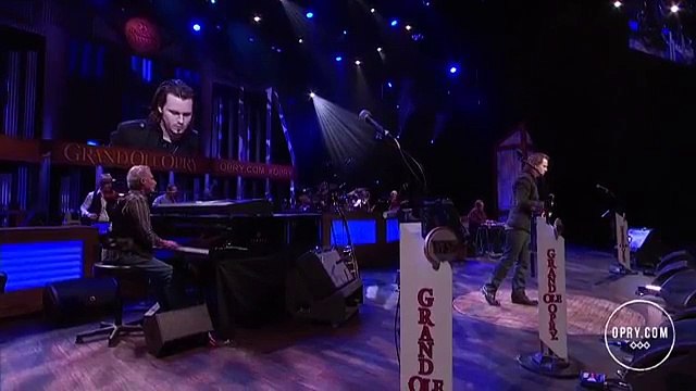 E' una delle canzoni più famose della storia e quando la canta lui fa venire i brividi