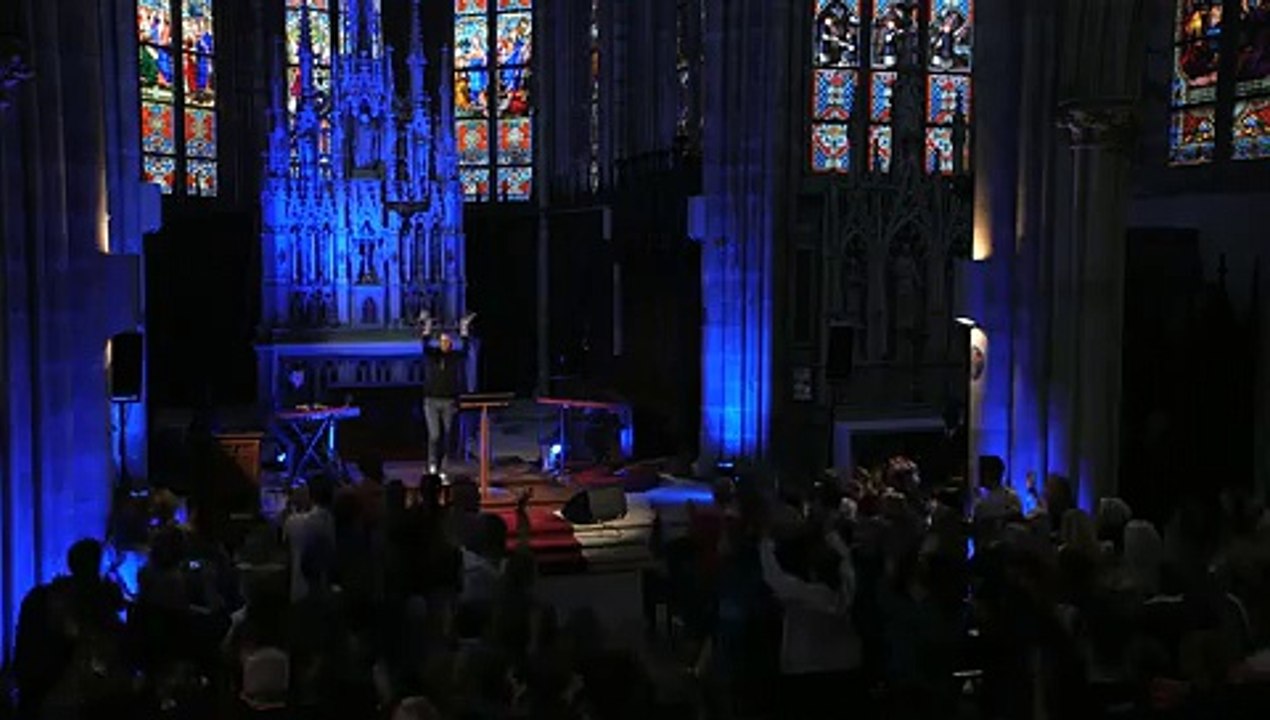 EXCLU AVANT-PREMIERE: Christophe Willem chante dans une église pour "Sauvons nos trésors" sur France 2