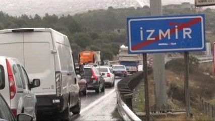 İzmir Ani Bastıran Kar, İzmir Manisa Yolunu Trafiğe Kapattı