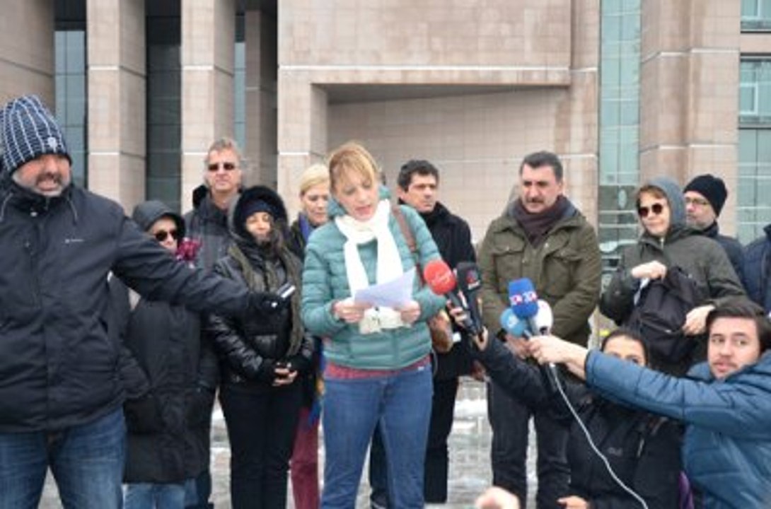 Akademisyenlere Destek Veren Gazeteci ve Sanatçılar Kendini İhbar Etti
