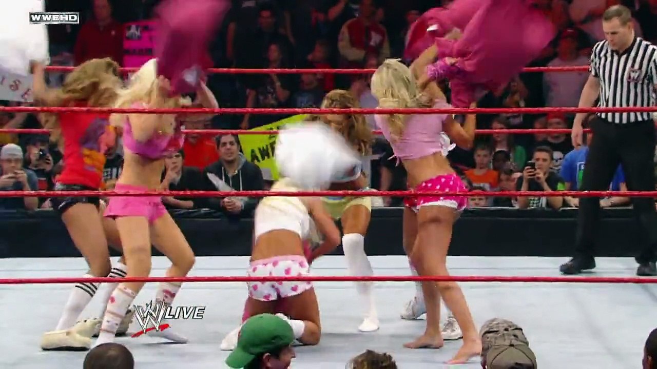 Diva Pajama Pillow Fight