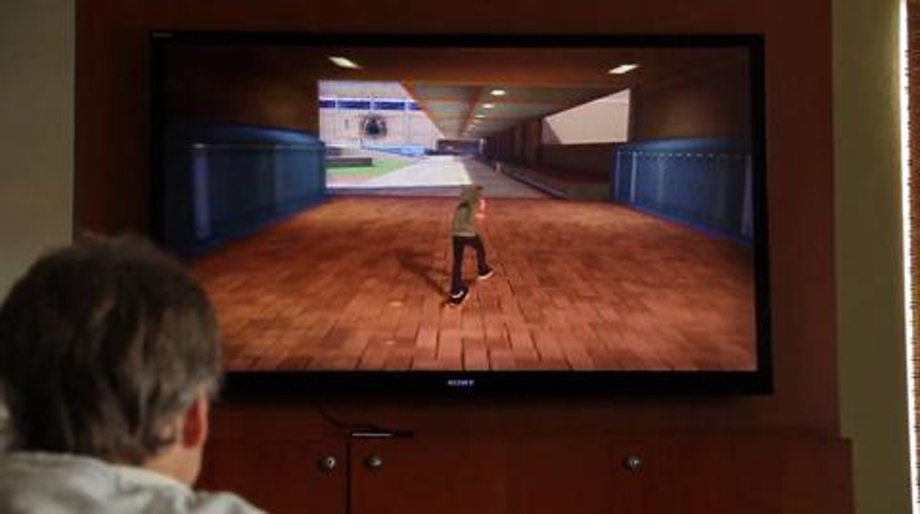 Tony Hawk juega a Tony Hawk's Pro Skater HD en HobbyNews.es