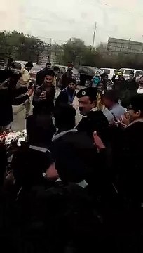 This is How Students Welcomed Reham Khan in Superior University