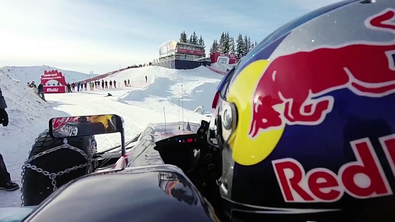 Max Verstappen nous propose une petite balade en F1 sur une piste de ski
