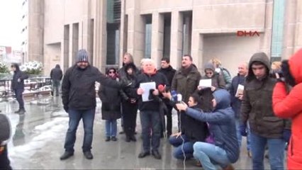 Adliye Önünde "Akademisyenlere Destek" Açıklaması
