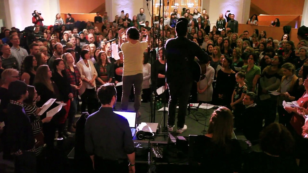 500 people sing David Bowie's Space Oddity as Tribute in Art Gallery in Ontario
