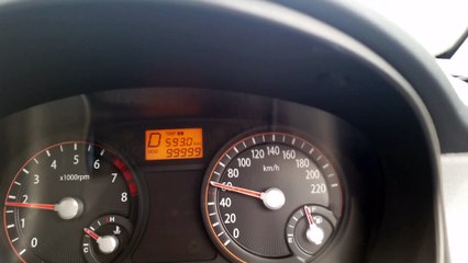 Il pète un plomb au moment des 100.000 km de sa voiture!