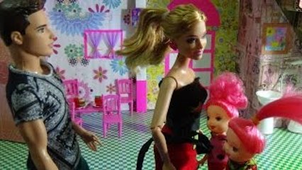 Đồ Chơi Búp Bê Barbie (Chị Nấm) Barbie Nổi Giận Vì Ken Và Ba Nhóc Si