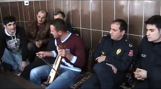 Polislerimizden Kemençe Şov