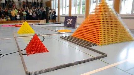 Worlds Largest 3D Domino Pyramid (29x29)  Egypt in 60'000 Dominoes kirancollections
