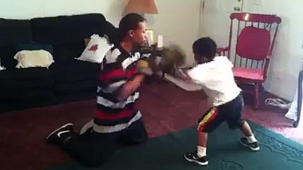 Dammmm this 5year old kid got some mad skillz & technique locked down