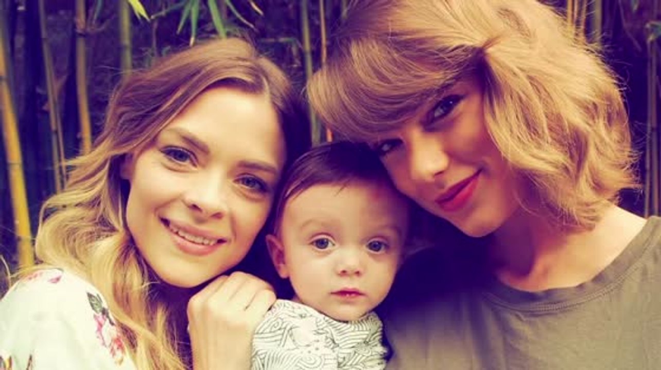 Taylor Swift zeigt niedliche Bilder mit ihrem Patenkind