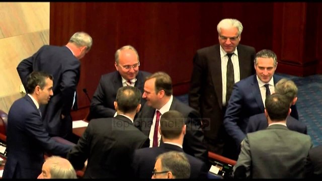 Maqedonia me qeveri të re, Dimitriev pason Gruevskin - Top Channel Albania - News - Lajme