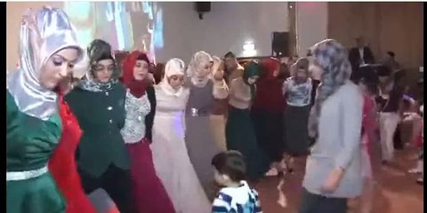 Türbanlılardan Müthiş halay