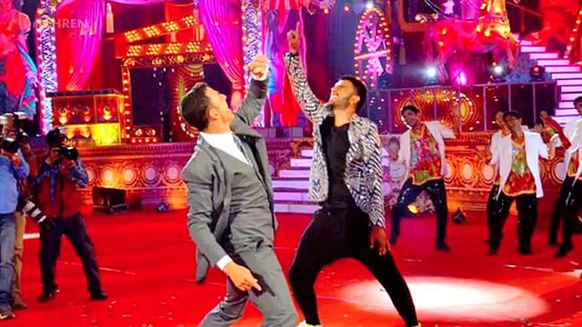 Ranveer Singh EMBARRASSES Amitabh Bachchan _ Star Screen Awards 2016