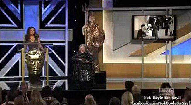 فيديو تم منعه من قبل أمريكا أرادوا تكريم إبنة شارلي شابلن شاهدوا ماذا حدث في آخر الفيديو