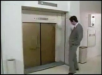 Asansörün kapısı her açıldıkça, yeni bir asansör kapısı açılıyor