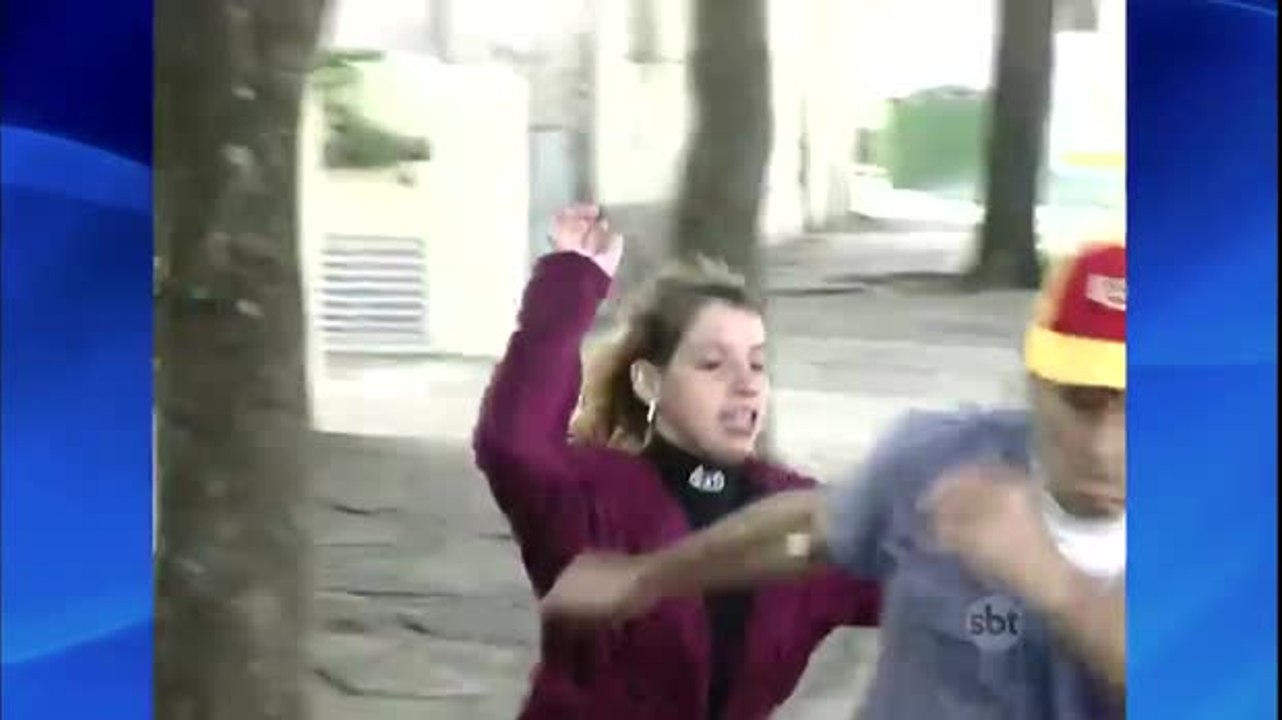 Câmeras Escondidas 17.01.16 - Jogar água da Janela