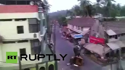 Vea cómo este elefante enfurecido persiguió a estas personas