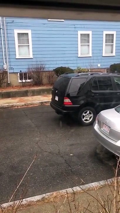 Elle découvre qu'il la Trompe elle lui Défonce sa Caisse !