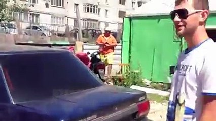 cant believe what this angry guy did with wrongly parked car.