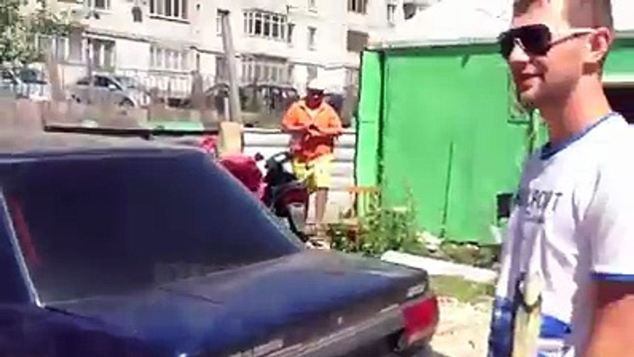 cant believe what this angry guy did with wrongly parked car.