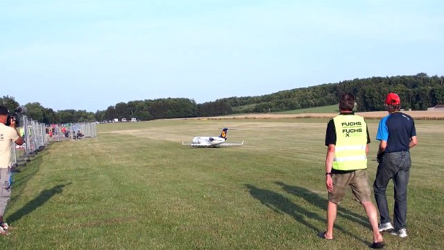 BOMBARDIER CRJ 200 GIGANTIC RC AIRLINER MODEL DEMO FLIGHT / RC Airshow Airliner Meeting 20