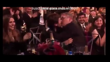 El beso entre Christian Bale y Adam McKay en los Critics Choice