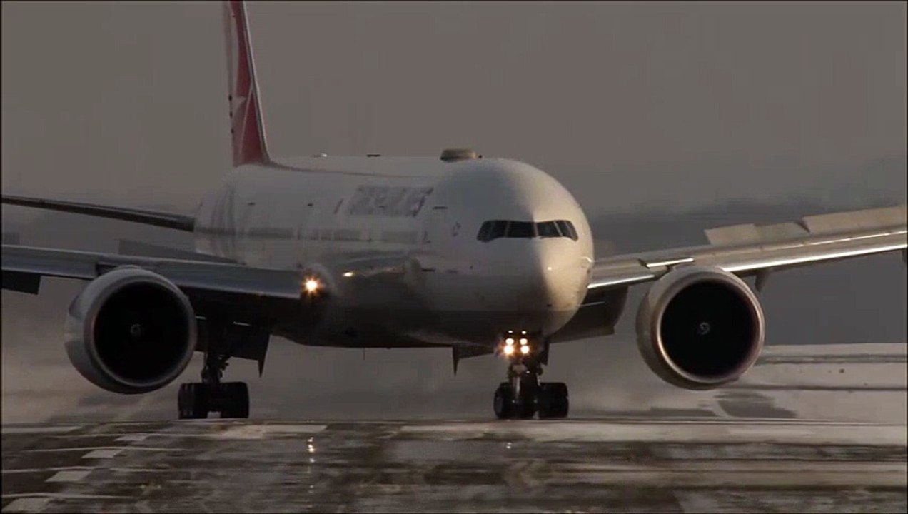 Crosswind Landings during a storm at Düsseldorf on an icy runway. Boeing 777, Airbus A340, A330 Big Planes